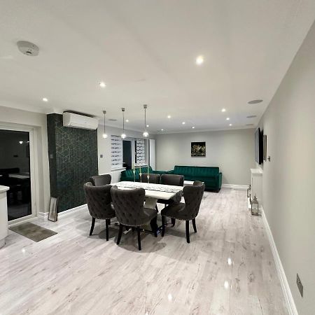 Luxury House Apartment กรีนฟอร์ด ภายนอก รูปภาพ