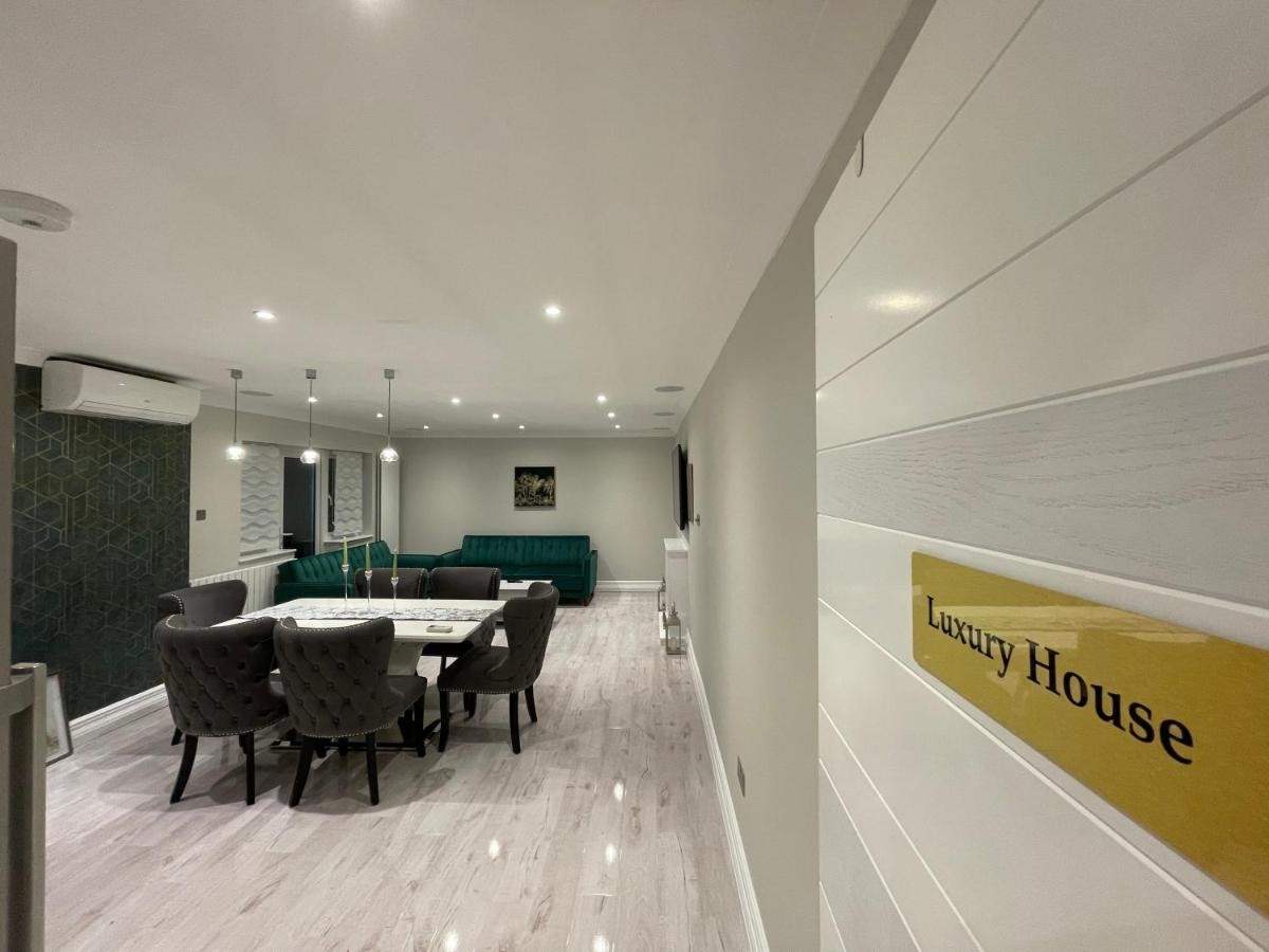 Luxury House Apartment กรีนฟอร์ด ภายนอก รูปภาพ