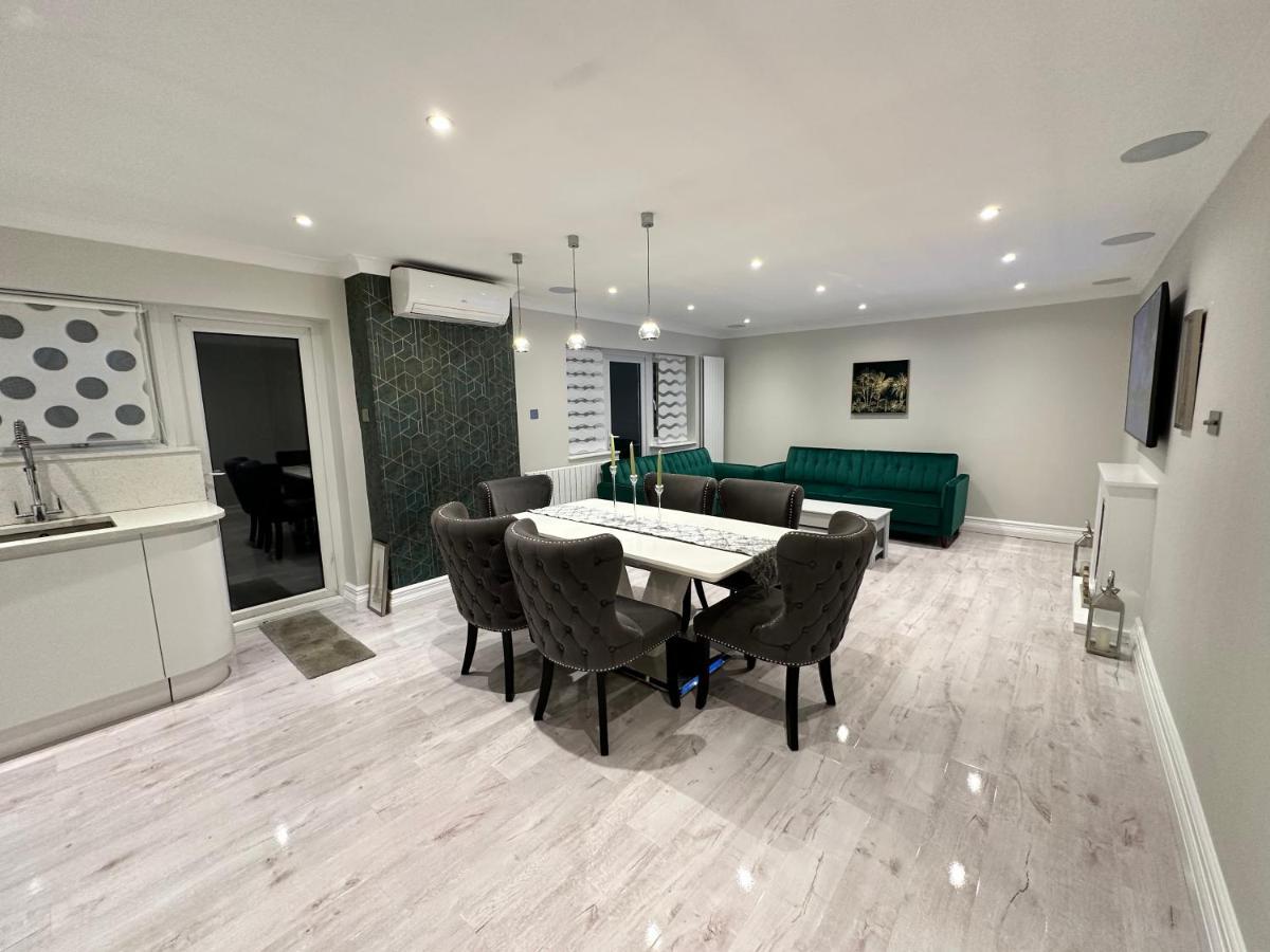 Luxury House Apartment กรีนฟอร์ด ภายนอก รูปภาพ