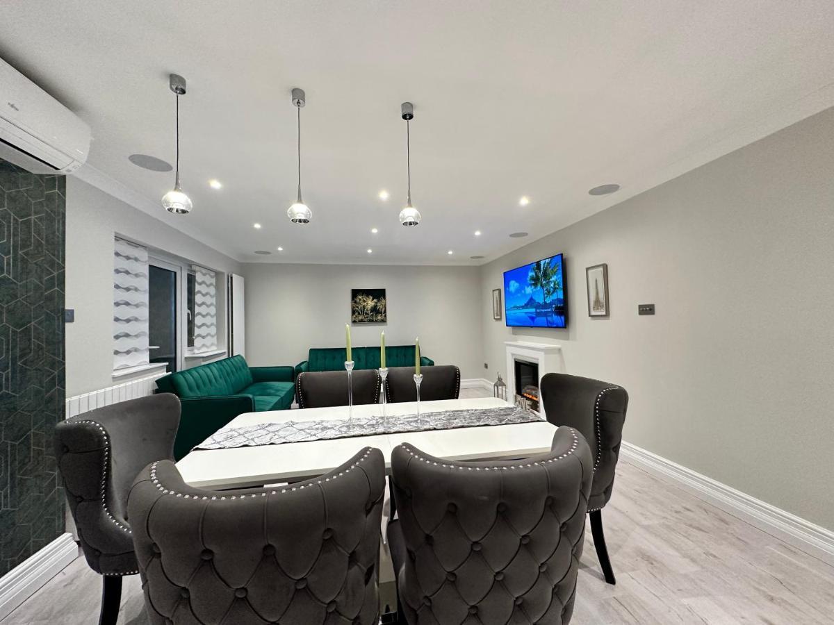 Luxury House Apartment กรีนฟอร์ด ภายนอก รูปภาพ