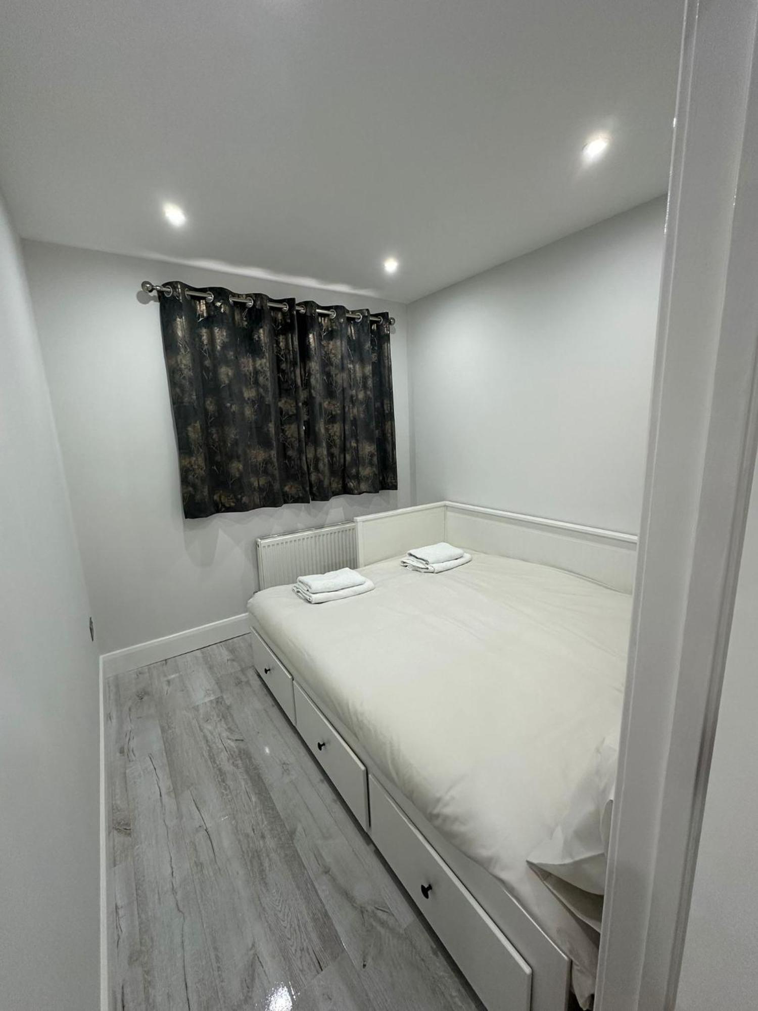 Luxury House Apartment กรีนฟอร์ด ภายนอก รูปภาพ