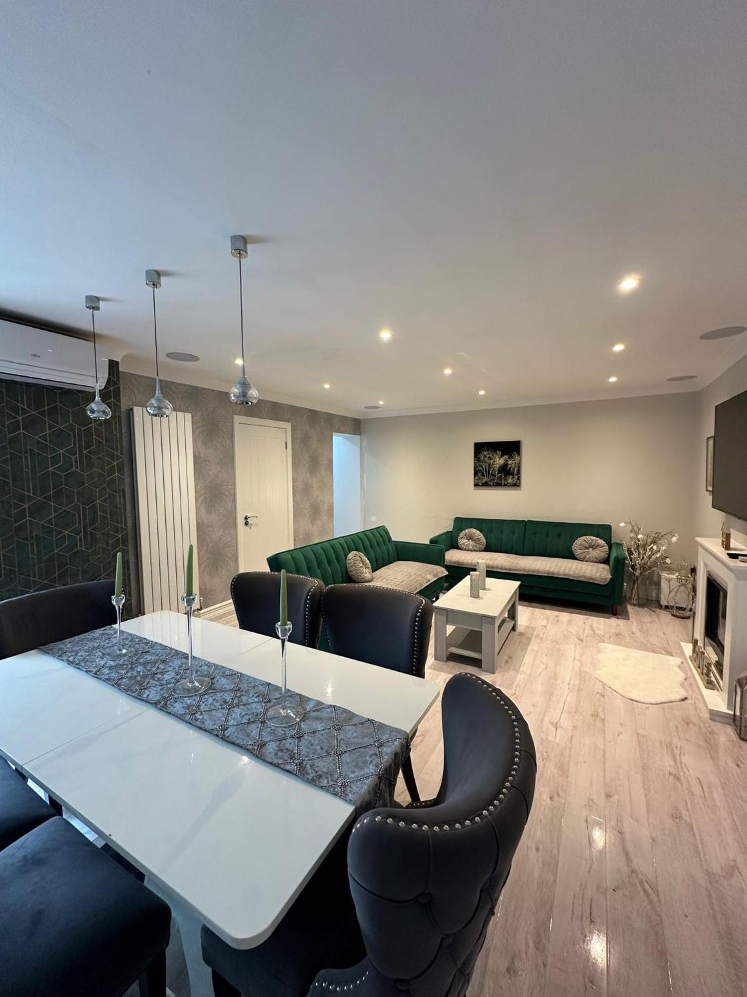 Luxury House Apartment กรีนฟอร์ด ภายนอก รูปภาพ